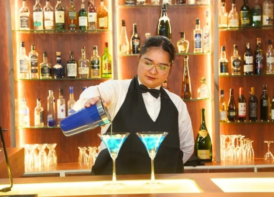 DIPLOMA HOTEL MANAGEMENT